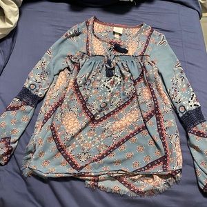 Knox rose light blue floral blouse